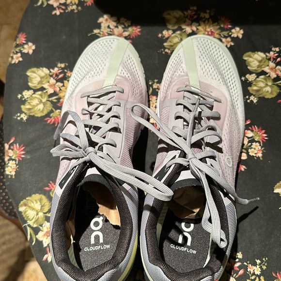 Other - Cloud Flow mens running shoes